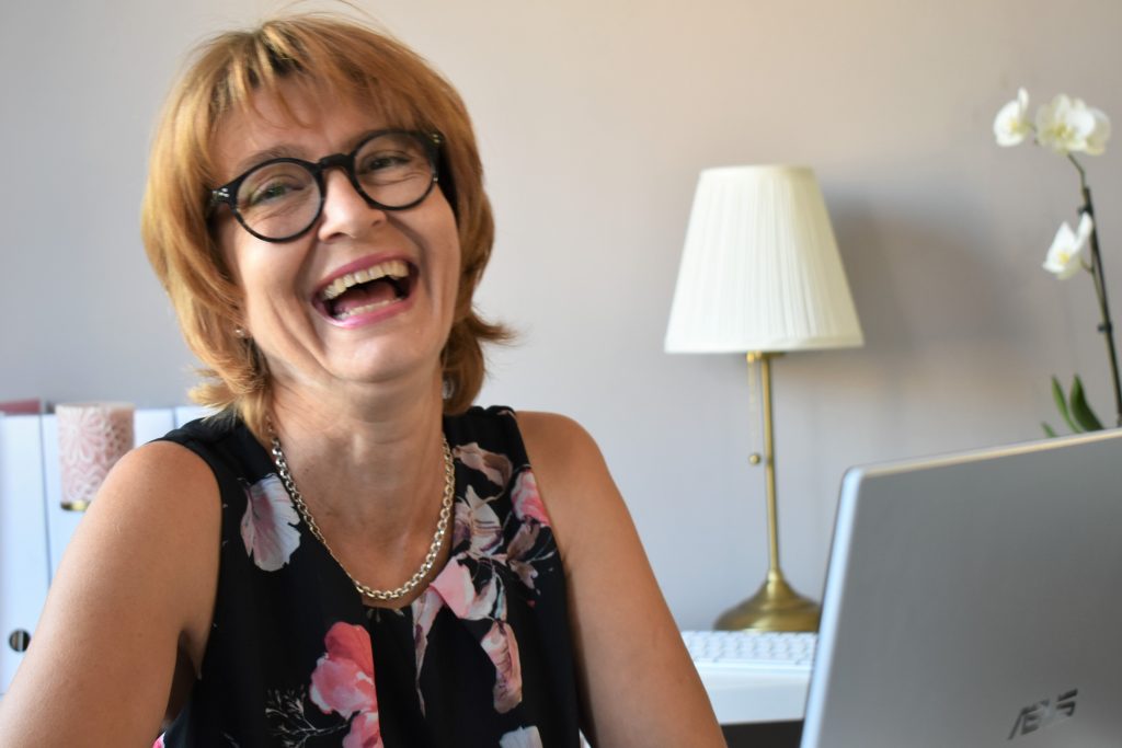 Olivera Radovanović Smeh joga & Work Place Happiness Specialist - - Corporate Laughter Wellness