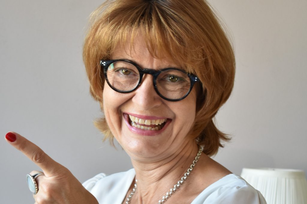 Olivera Radovanović Smeh joga & Work Place Happiness Specialist - - Corporate Laughter Wellness